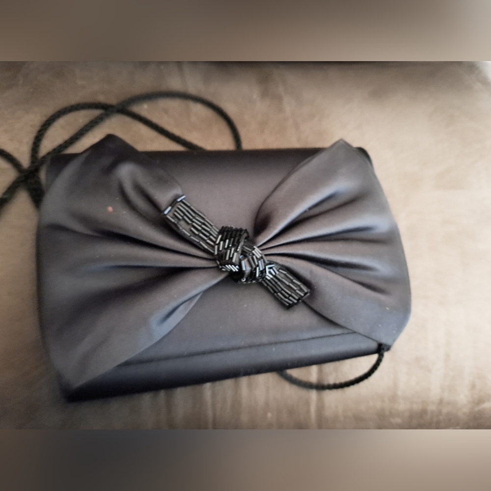 Vintage Partners Mervyns black satin purse